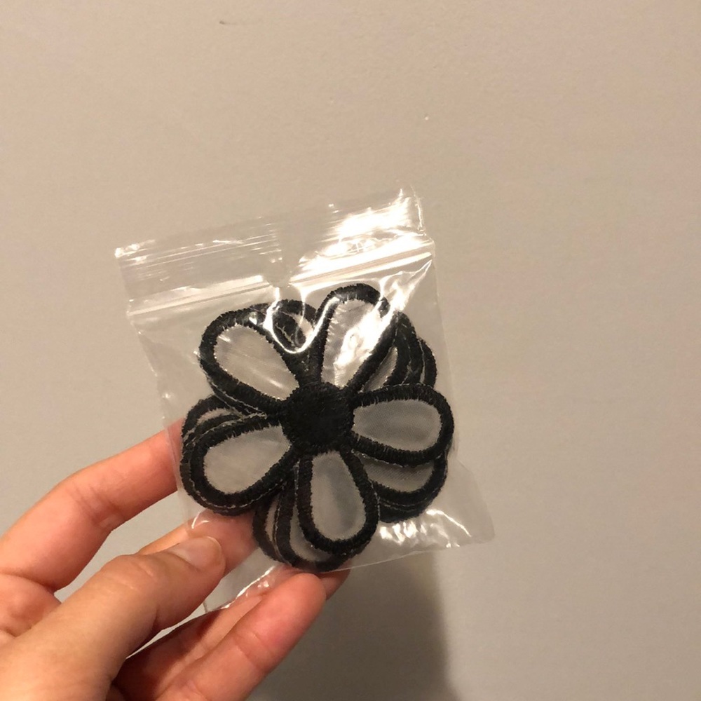 Set of 6 Embroidered Iron-On Flower Patches